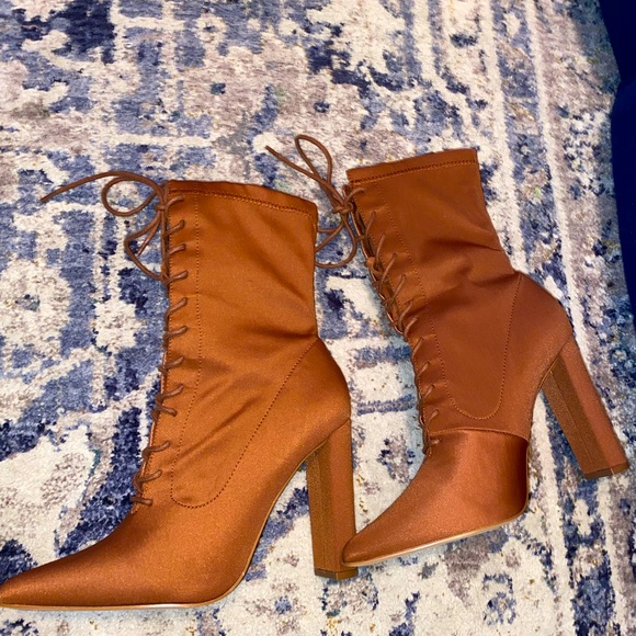 Lace up pointed toe boots - Picture 1 of 4